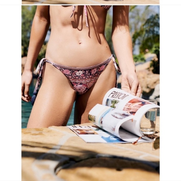 Spell & Gypsy cloud dancer bikini - Picture 6 of 11